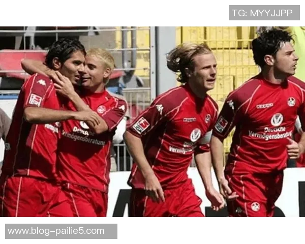 基尔队与汉诺威96的精彩对决分析与赛季展望